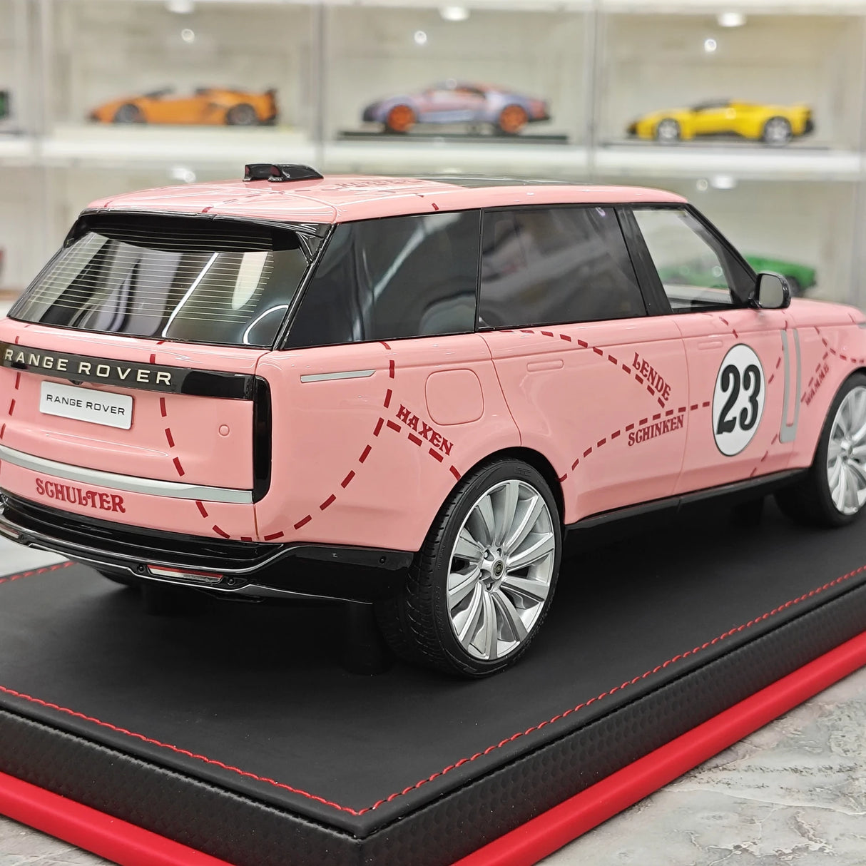 BBA Land Rover 2018 Range Rover SVAutobiography Long Wheelwalk Pink Pig 1:18 – Resina modello in resina da collezione