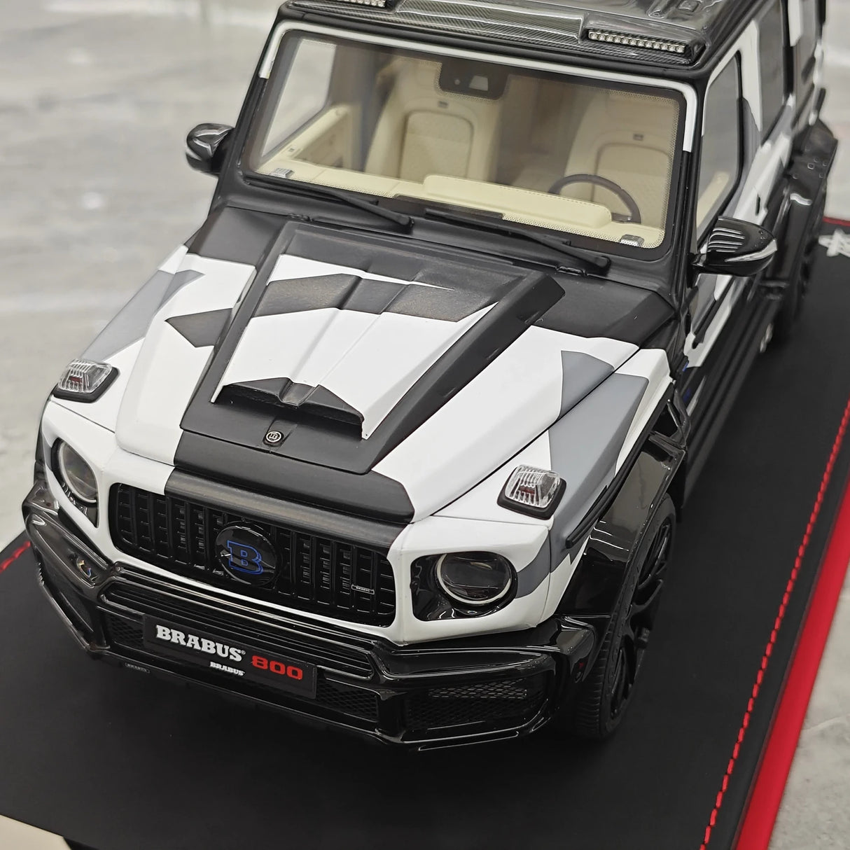 BBA Mercedes-Brabus 2025 G800 Camouflage Blue Badge 1:18 – Résine de modèle en résine de collection