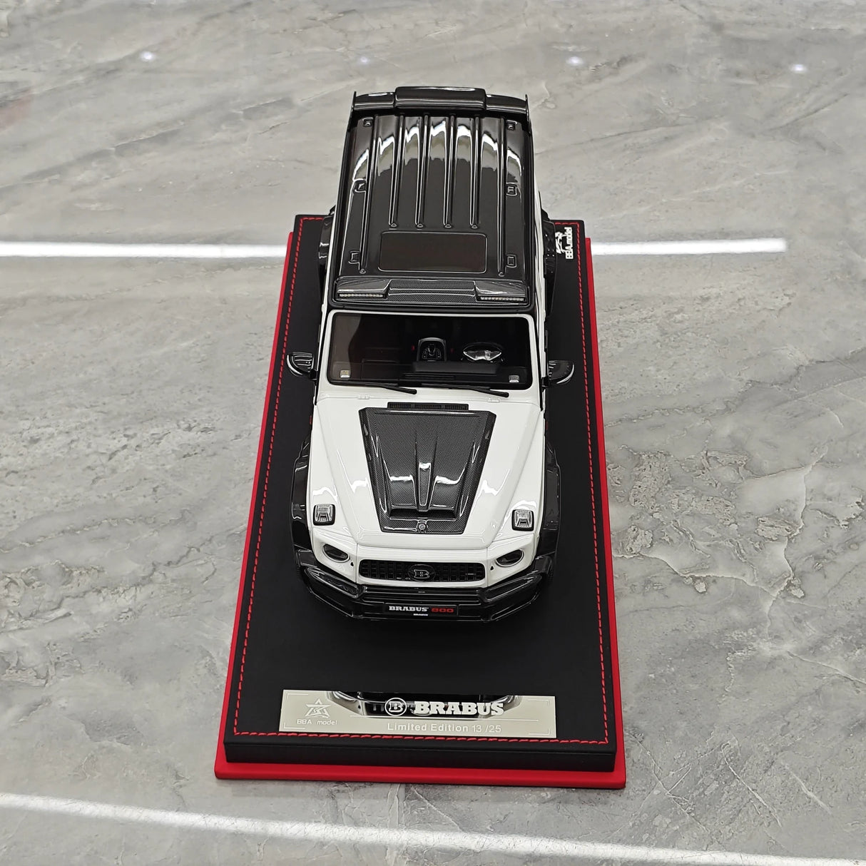 BBA Mercedes-Brabus 2025 G800 Panda 1:18 – Résine de modèle en résine de collection
