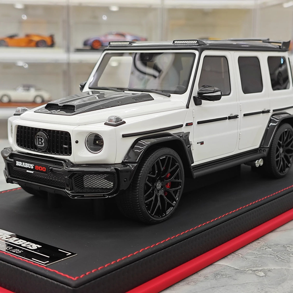 BBA Mercedes-Brabus 2025 G800 Panda 1:18 – Résine de modèle en résine de collection