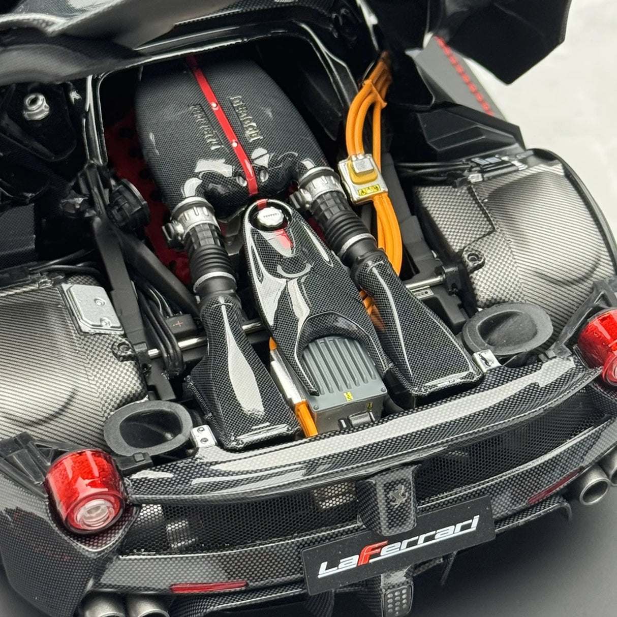 BBR Ferrari 2013 LaFerrari Carbon Black 1:18 – Modello da collezione pressofuso