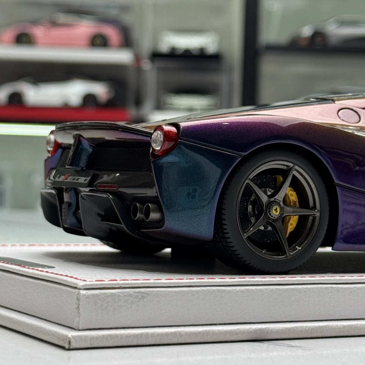 BBR Ferrari 2013 LaFerrari Viola Dubai Purple Gradient 1:18 – Modello Pressofuso da collezione