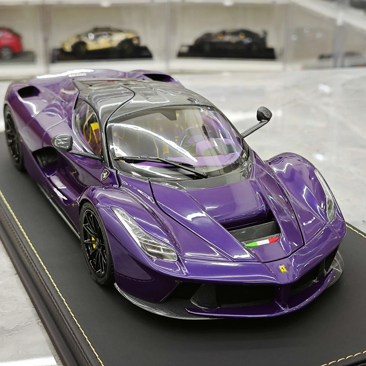 BBR Ferrari 2013 LaFerrari Coupe Viola Hong Kong Italian Flag 1:18 – Modello da collezione in metallo pressofuso
