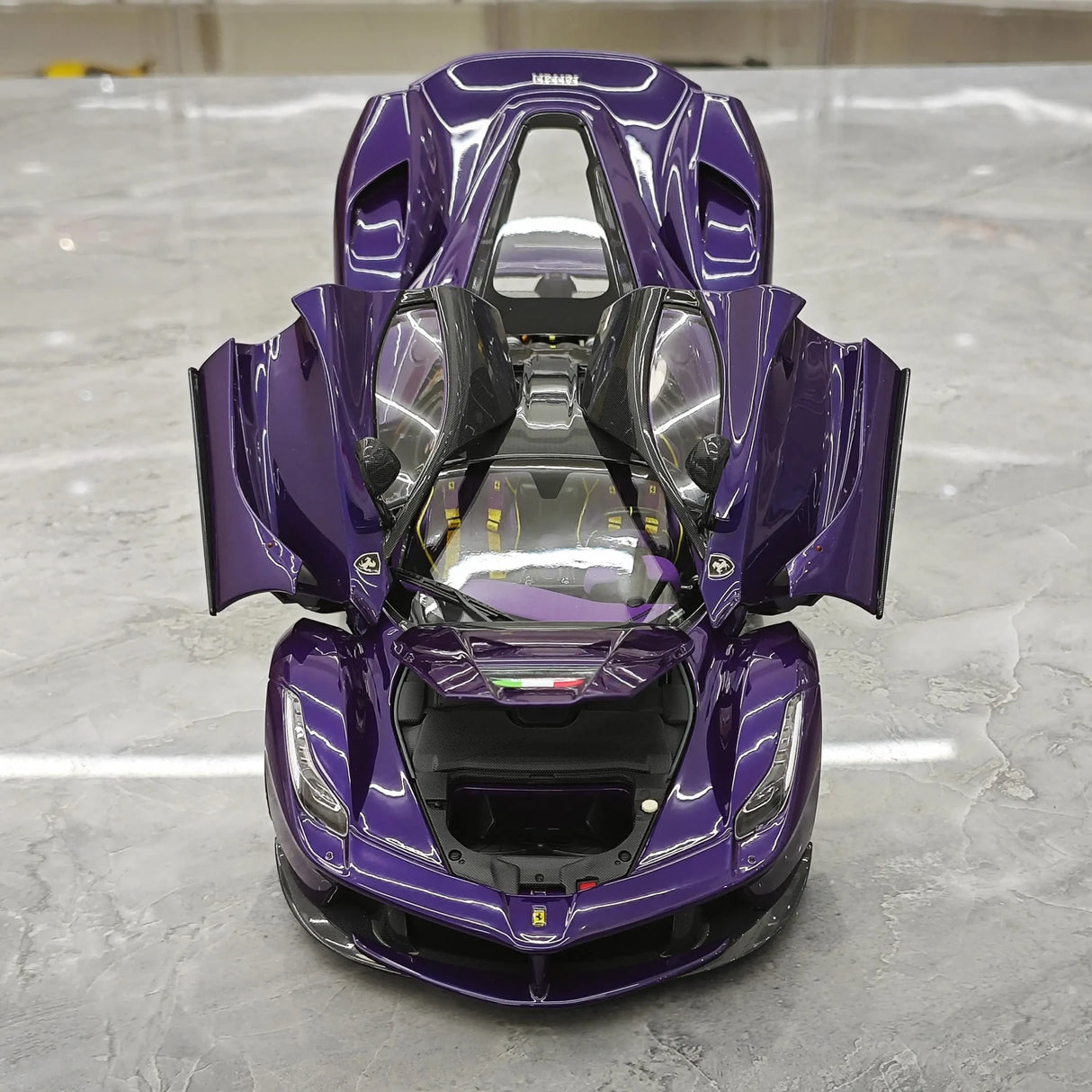 BBR Ferrari 2013 LaFerrari Coupe Viola Hong Kong Italian Flag 1:18 – Modello da collezione in metallo pressofuso