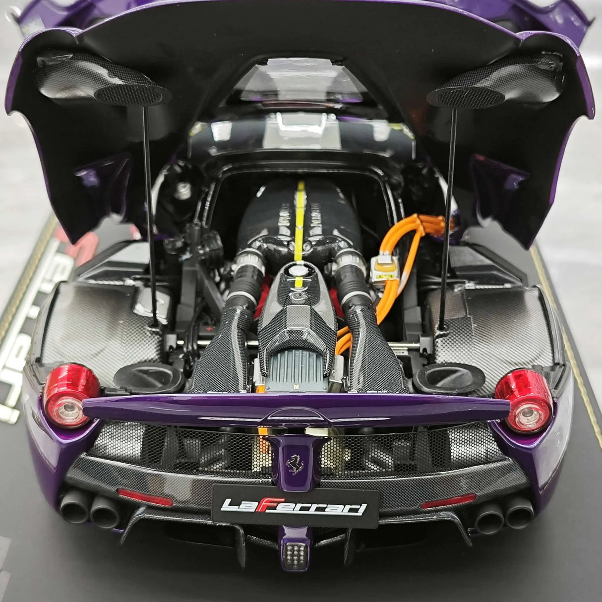 BBR Ferrari 2013 LaFerrari Coupe Viola Hong Kong Italian Flag 1:18 – Modello da collezione in metallo pressofuso