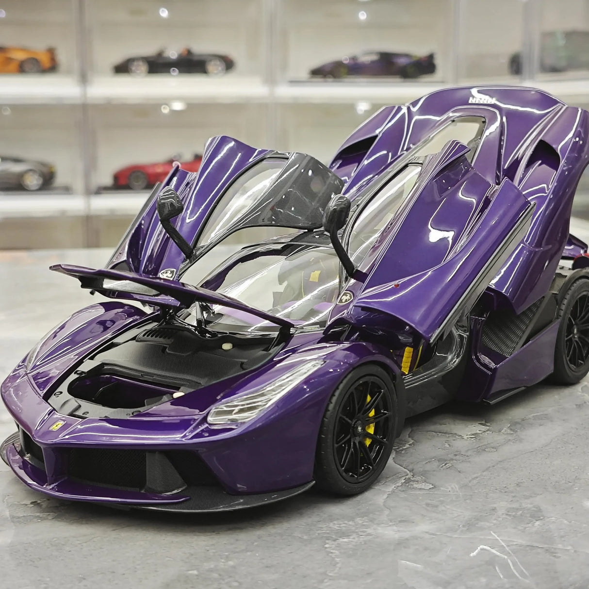 BBR Ferrari 2013 LaFerrari Coupe Viola Hong Kong Italian Flag 1:18 – Modello da collezione in metallo pressofuso