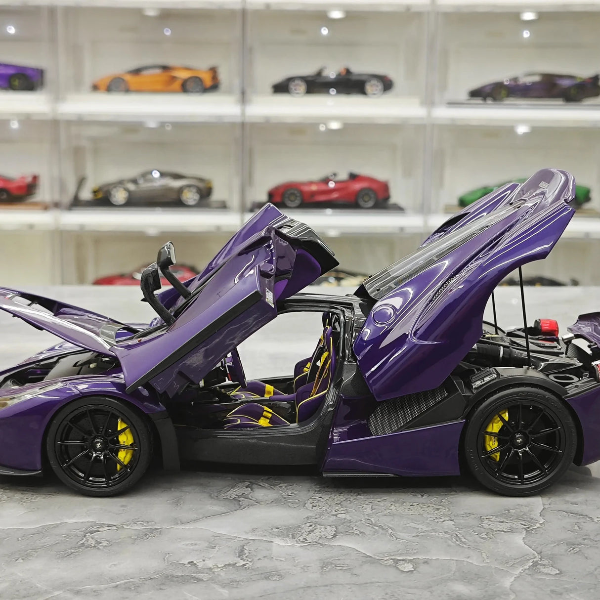 BBR Ferrari 2013 LaFerrari Coupe Viola Hong Kong Italian Flag 1:18 – Modello da collezione in metallo pressofuso