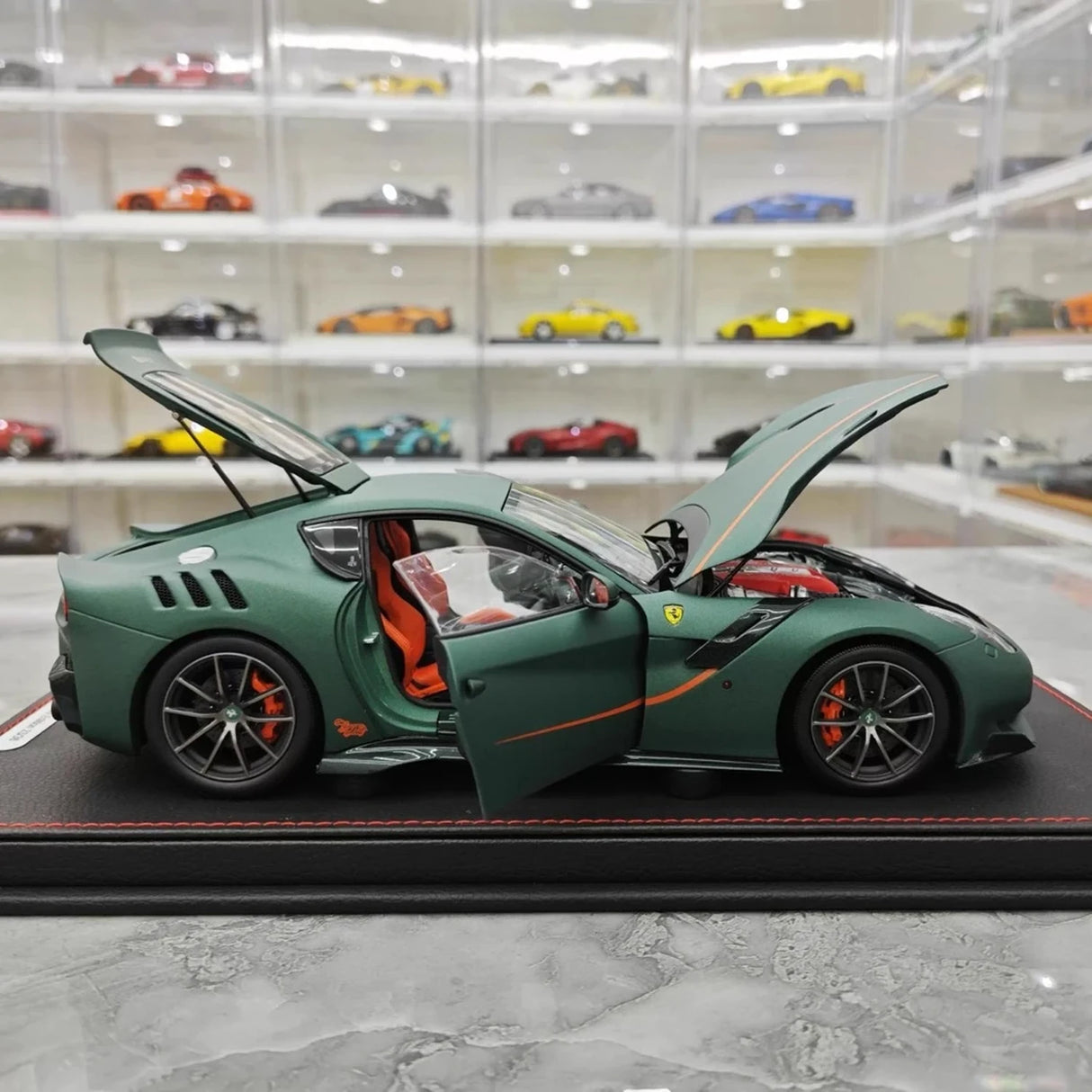 BBR Ferrari 2015 F12 TDF Matowy Zielony 1:18 – Kolekcjonerski model odlewany z odlewu