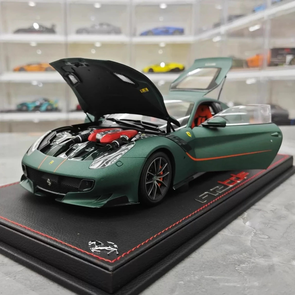 BBR Ferrari 2015 F12 TDF Matowy Zielony 1:18 – Kolekcjonerski model odlewany z odlewu