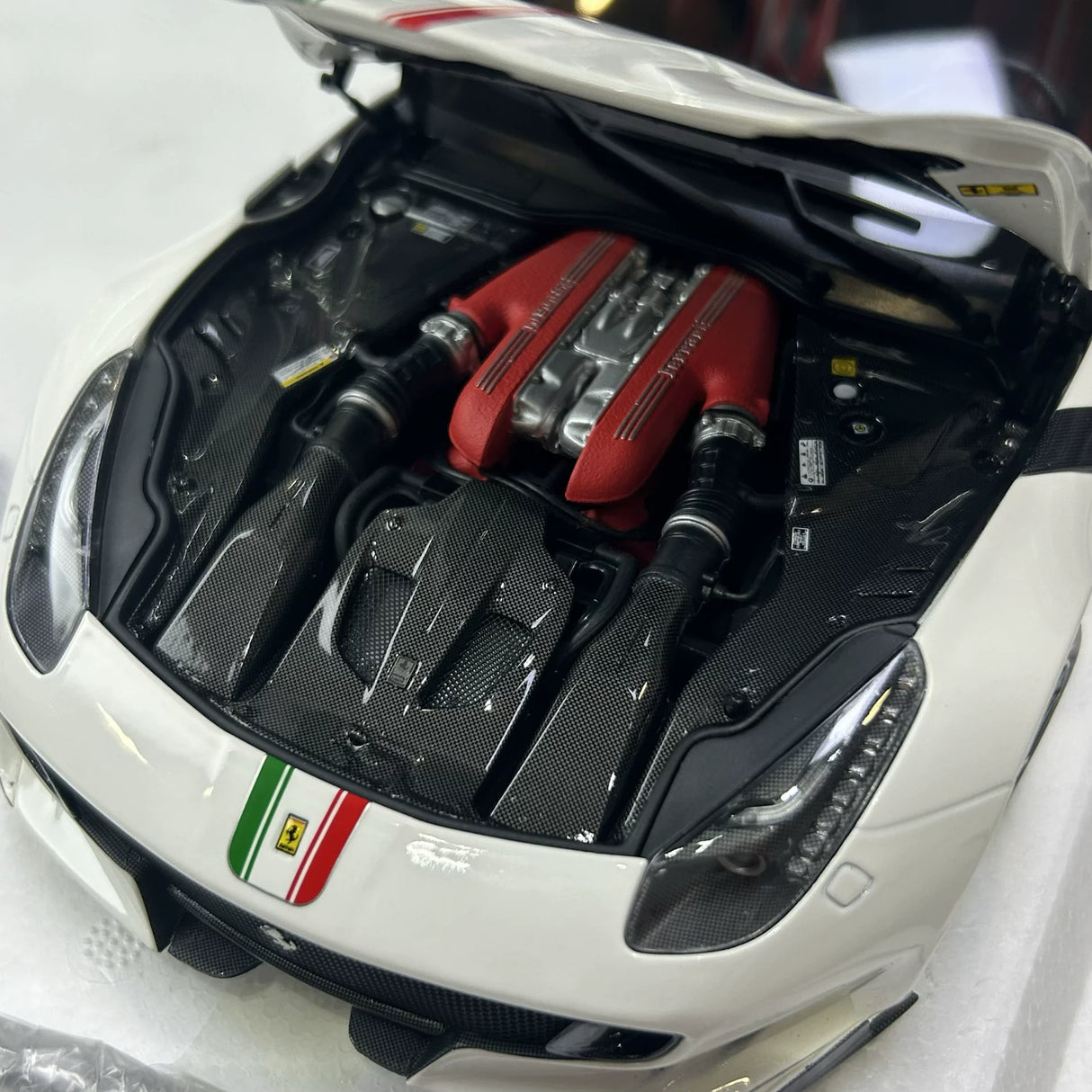 BBR Ferrari 2015 F12tdf Bianco Avus Italian Flag 1:18 – Modello in resina da collezione