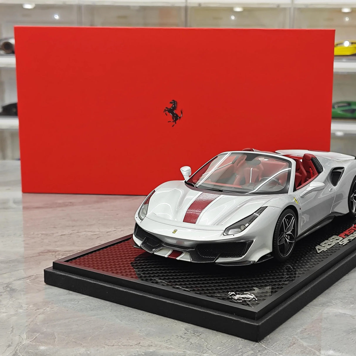 BBR Ferrari 2018 488 Pista Spider Argento Nurburgring 1:18 – Modello di resina collezionabile
