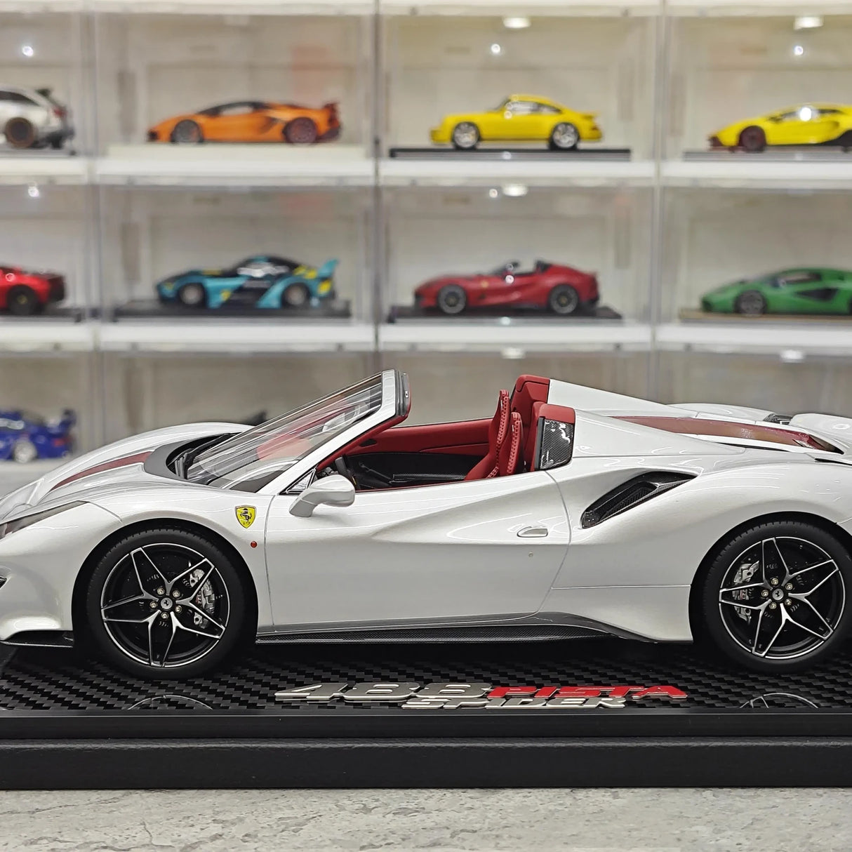 BBR Ferrari 2018 488 Pista Spider Argento Nurburgring 1:18 – Modello di resina collezionabile