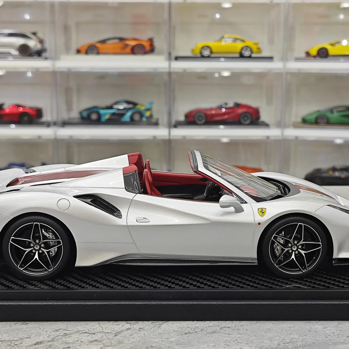 BBR Ferrari 2018 488 Pista Spider Argento Nurburgring 1:18 – Modello di resina collezionabile