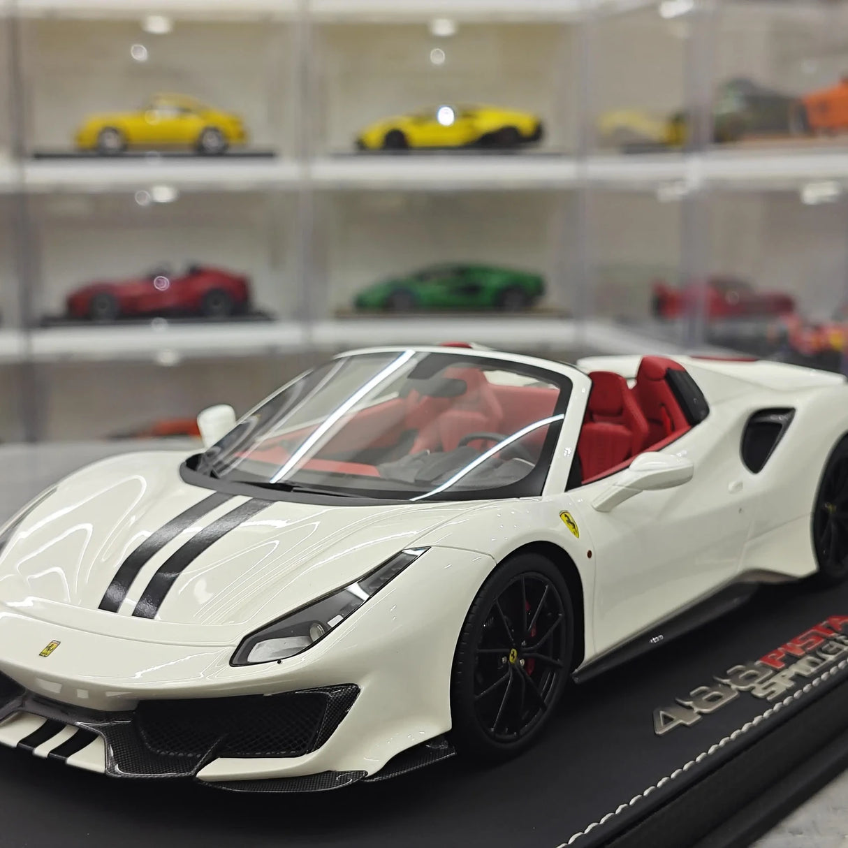 BBR Ferrari 2018 488 Pista Spider Bianco Avus 1:18 – Resina modello in resina collezionabile