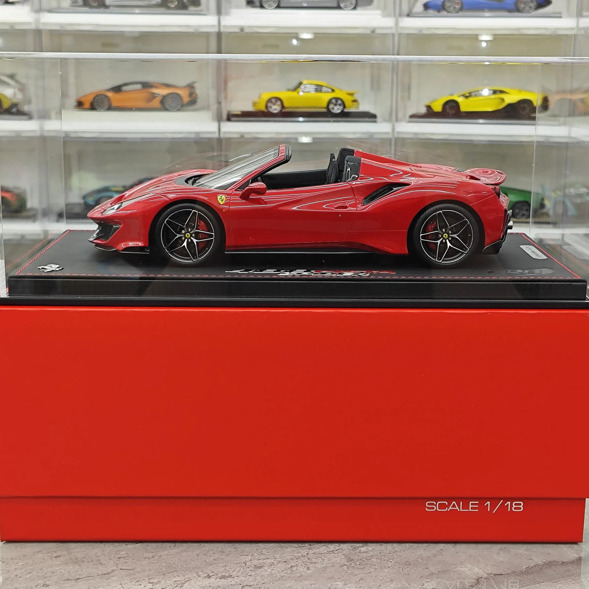 BBR Ferrari 2018 488 Pista Spider Rosso Corsa 1:18 – Modello di resina collezionabile