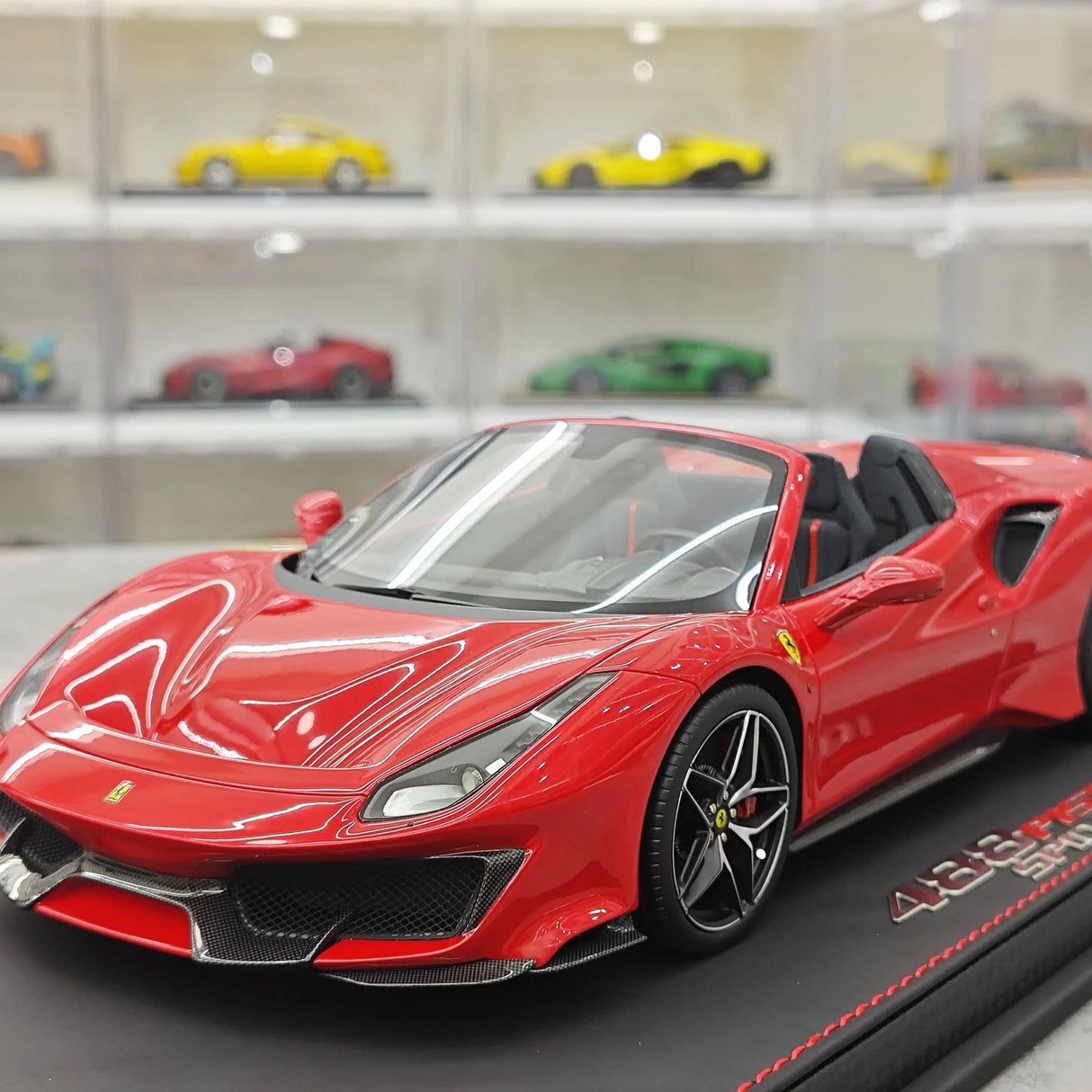 BBR Ferrari 2018 488 Pista Spider Rosso Corsa 1:18 – Modello di resina collezionabile