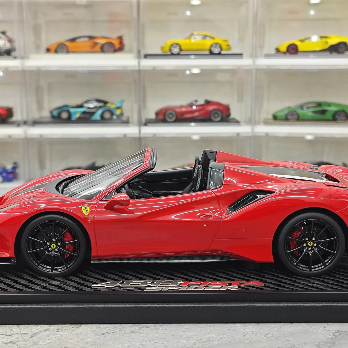 BBR Ferrari 2018 488 Pista Spider Rosso Corsa Black Livery 1:18 – Modello in resina collezionabile