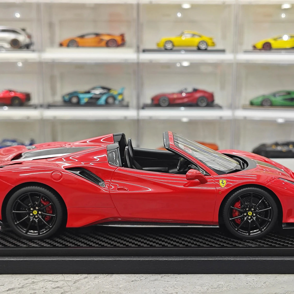 BBR Ferrari 2018 488 Pista Spider Rosso Corsa Black Livery 1:18 – Modello in resina collezionabile