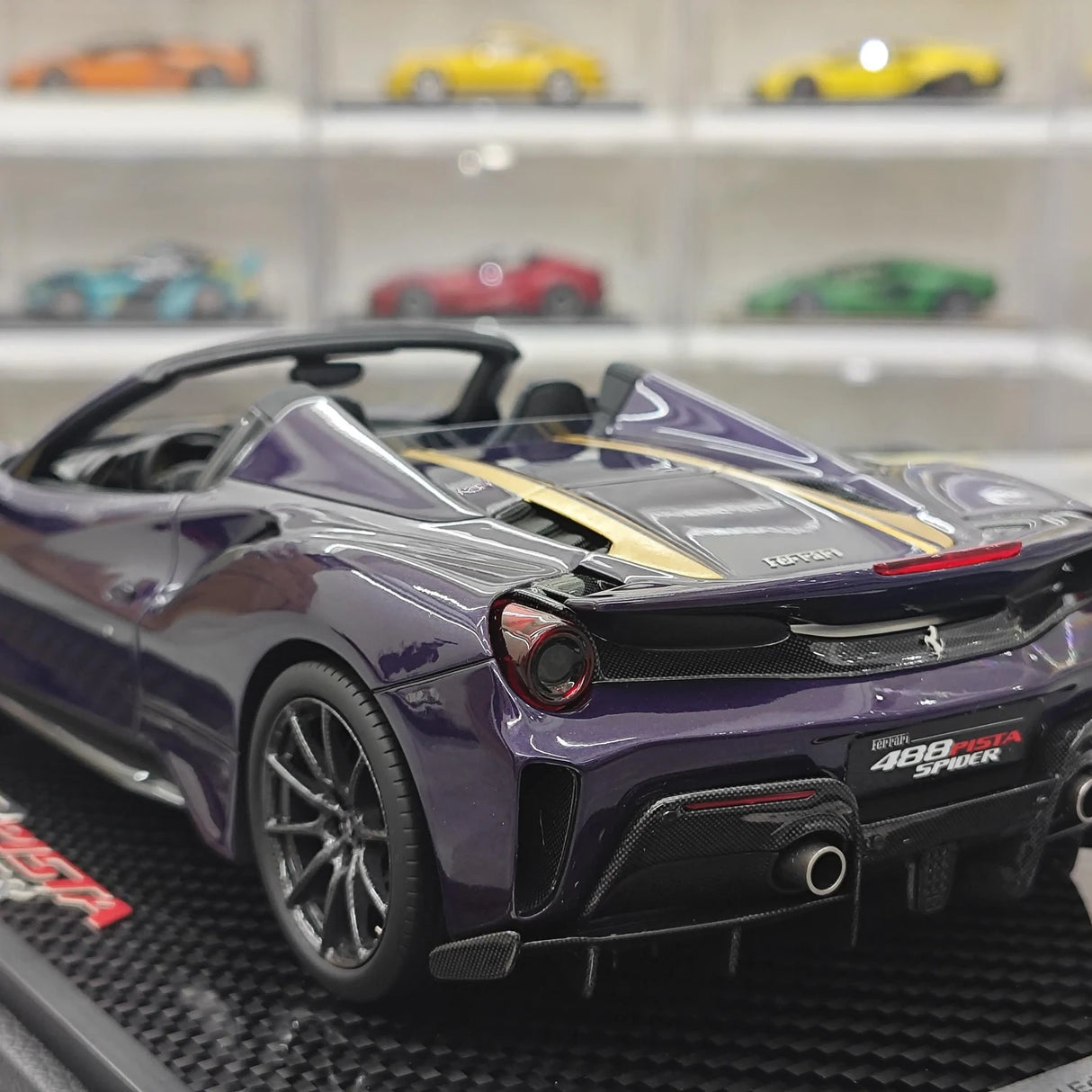 BBR Ferrari 2018 488 Pista Spider Viola Hong Kong 1:18 – Modello in resina collezionabile
