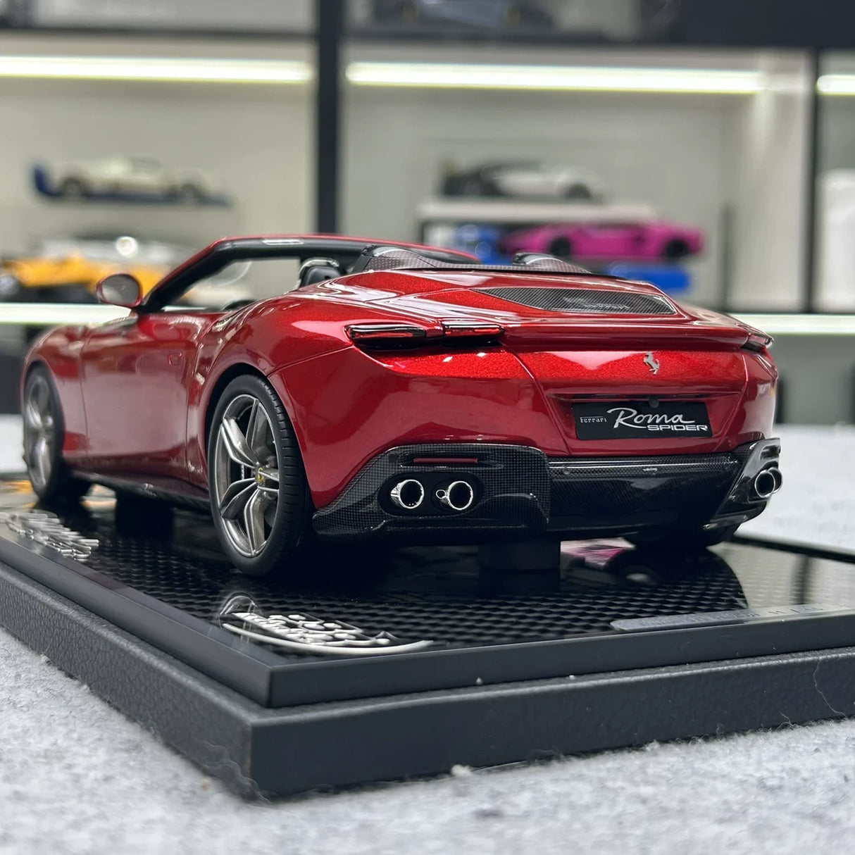 BBR Ferrari 2019 روما روسو بورتوفينو 1:18 – نموذج راتنج قابل للجمع