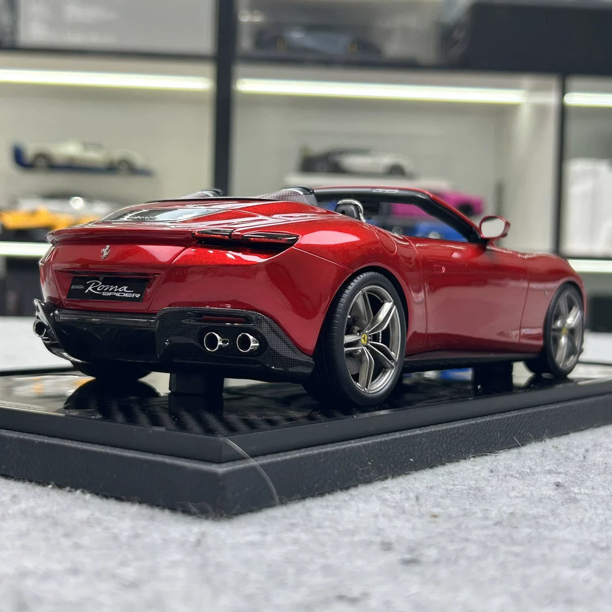 BBR Ferrari 2019 روما روسو بورتوفينو 1:18 – نموذج راتنج قابل للجمع
