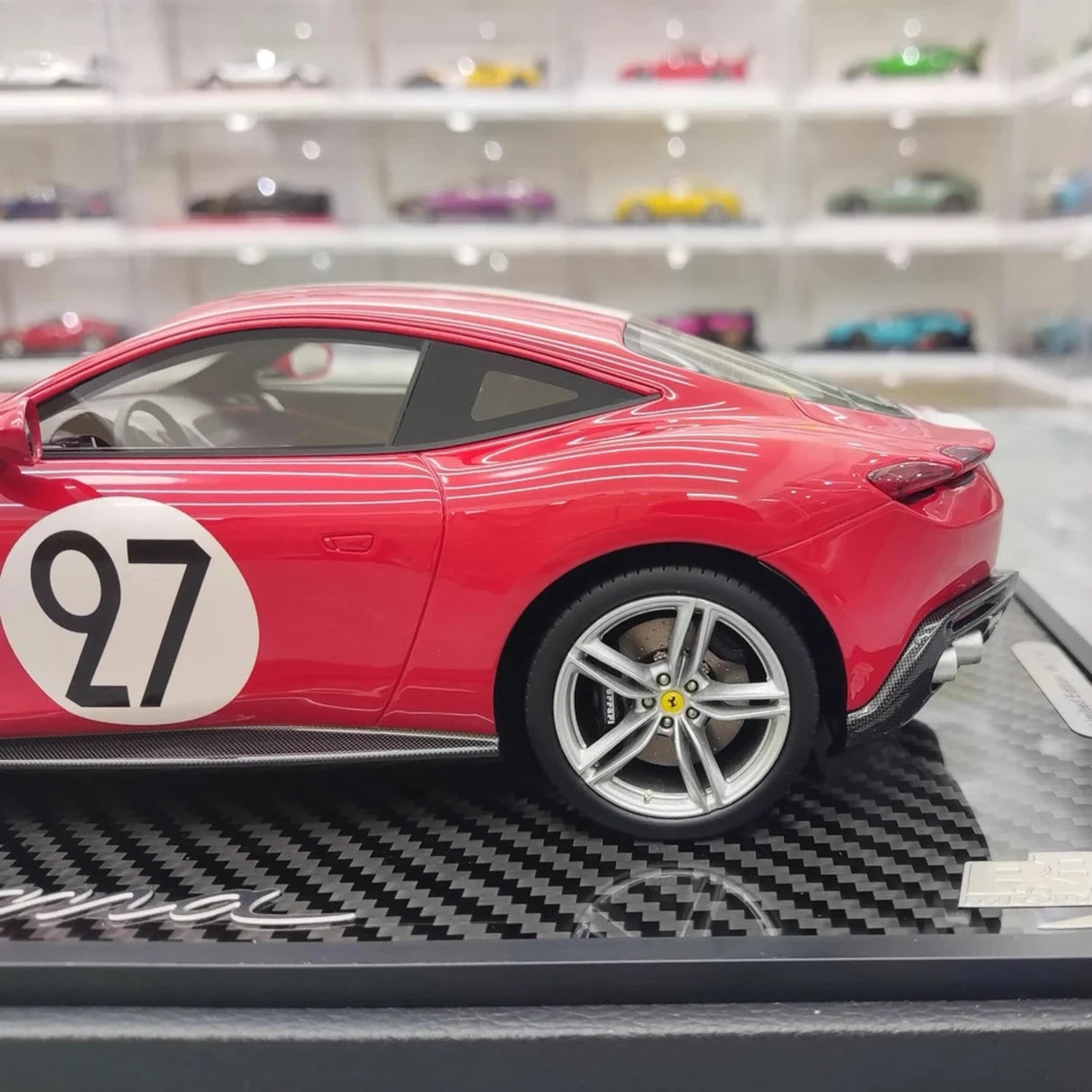 BBR Ferrari 2020 Roma Red No.27 1:18 – kolekcjonerska żywica modelowa