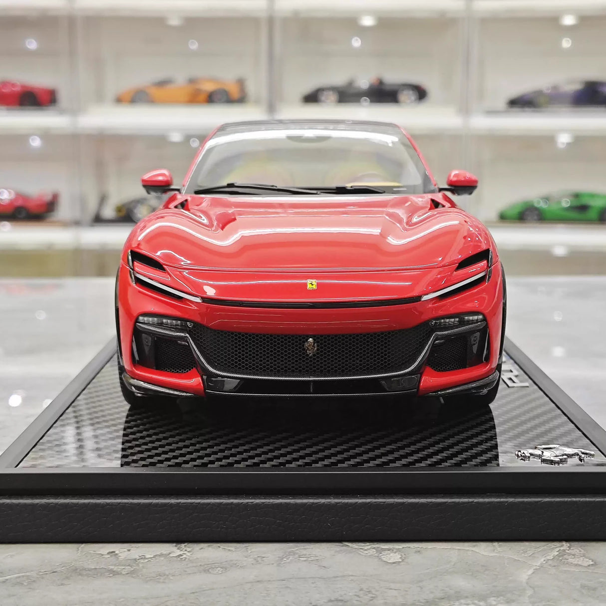 BBR Ferrari 2023 Purosangue Red 1:18 – kolekcjonerski model z żywicy odlewany