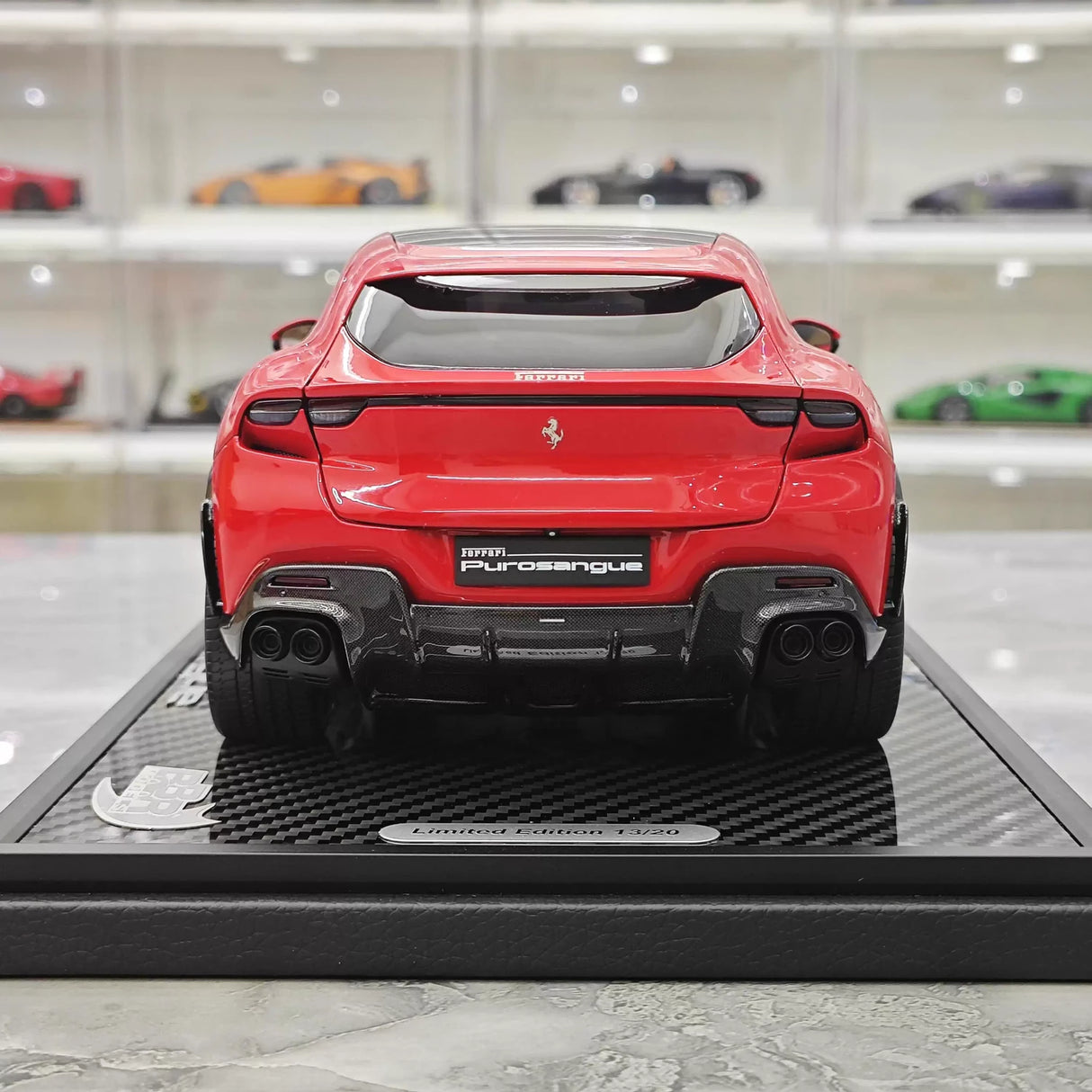 BBR Ferrari 2023 Purosangue Red 1:18 – kolekcjonerski model z żywicy odlewany