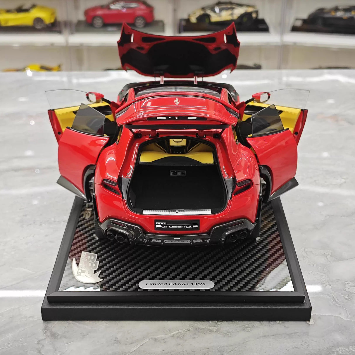 BBR Ferrari 2023 Purosangue Red 1:18 – kolekcjonerski model z żywicy odlewany
