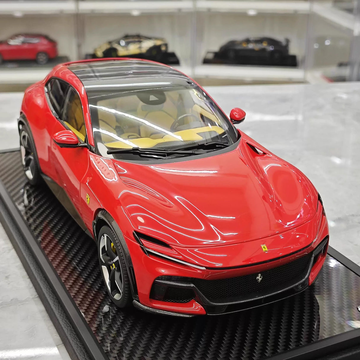 BBR Ferrari 2023 Purosangue Red 1:18 – kolekcjonerski model z żywicy odlewany