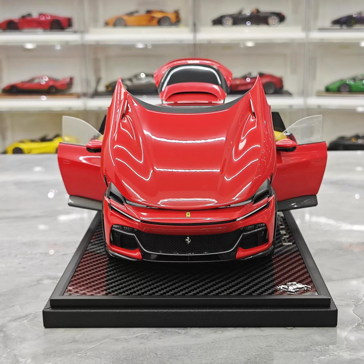 BBR Ferrari 2023 Purosangue Red 1:18 – kolekcjonerski model z żywicy odlewany