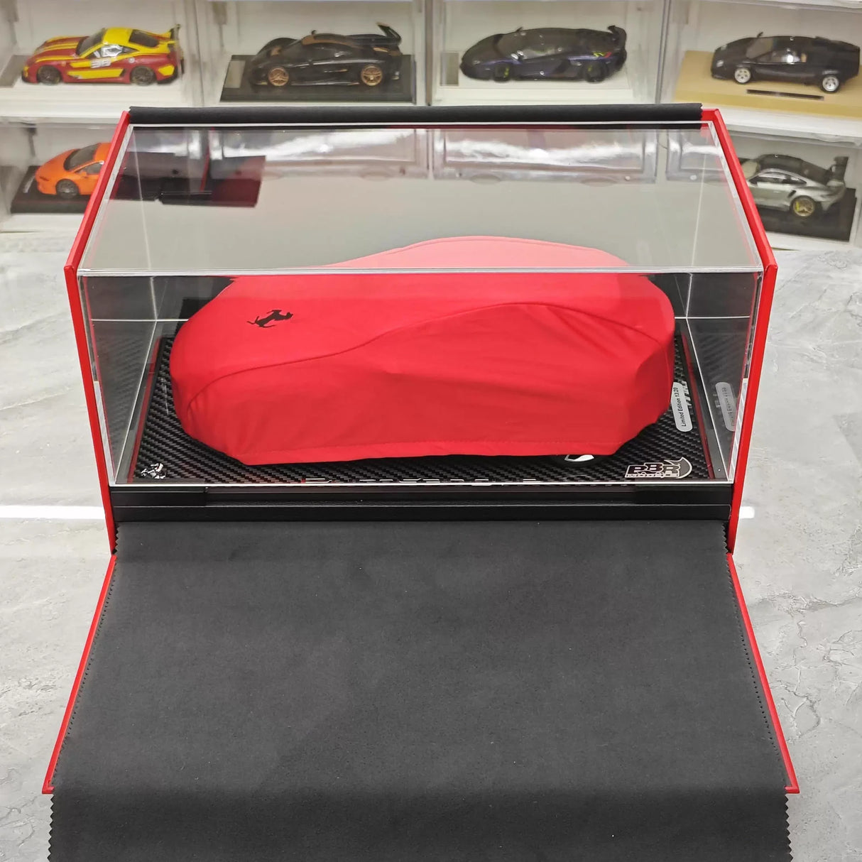 BBR Ferrari 2023 Purosangue Red 1:18 – kolekcjonerski model z żywicy odlewany