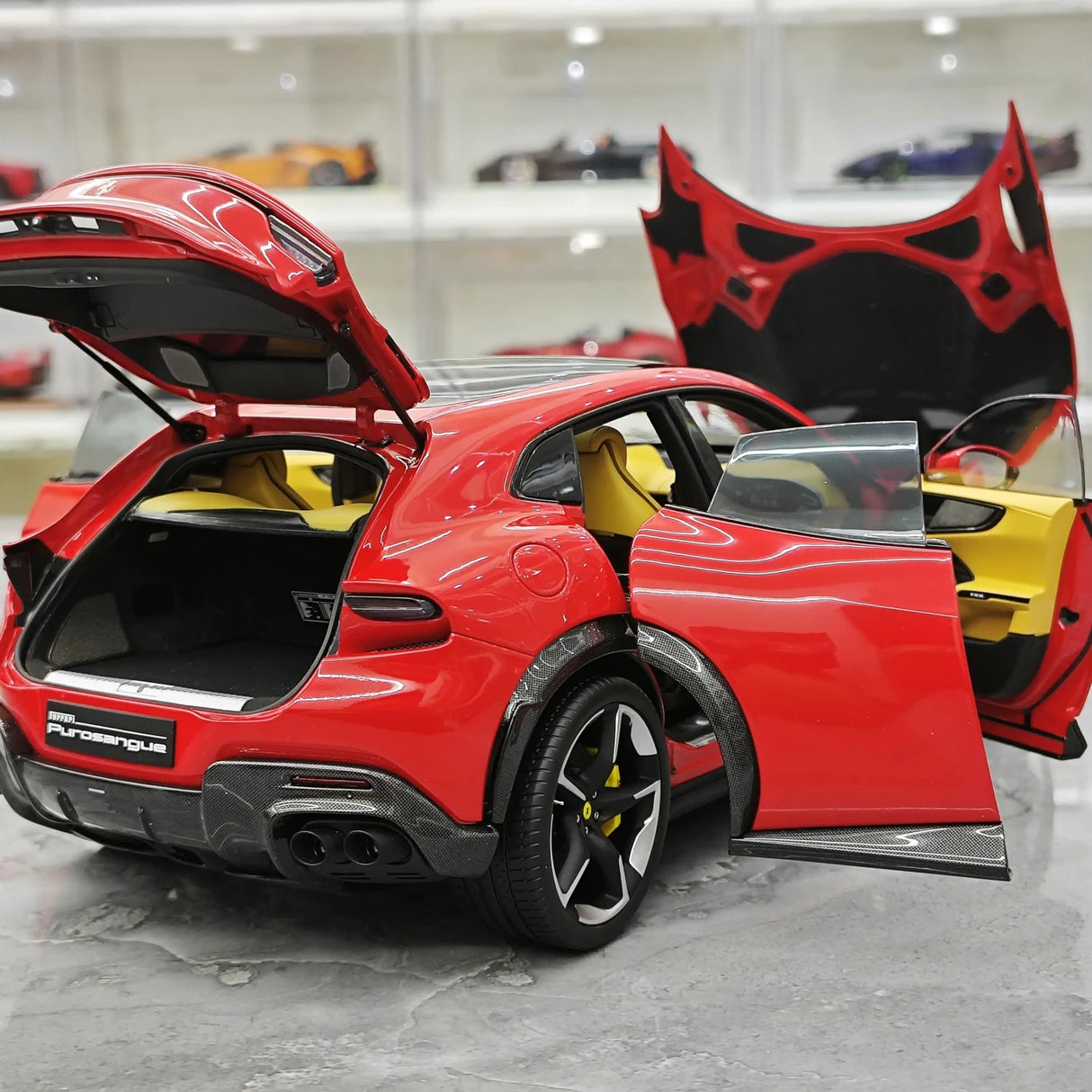 BBR Ferrari 2023 Purosangue Rosso Corsa 1:18 – Modello da collezione in pressofuso