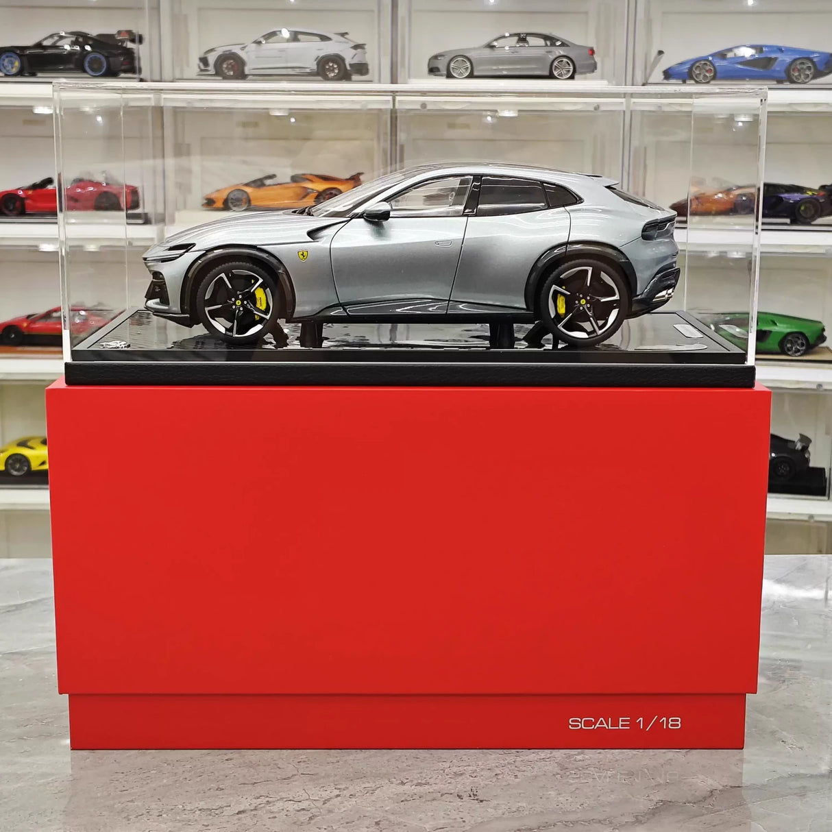 BBR Ferrari 2023 Purosangue Silver 1:18 – kolekcjonerski model z żywicy odlewany