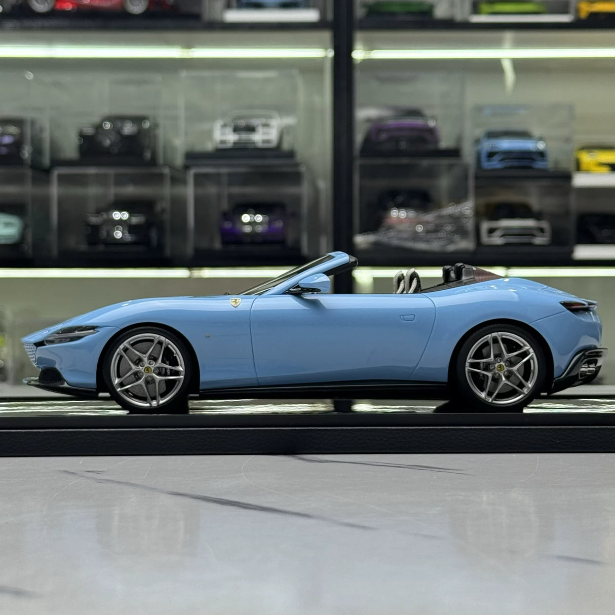 BBR Ferrari 2023 روما سبايدر أزورو لا بلاتا 1:18 – راتنج نموذجي قابل للجمع