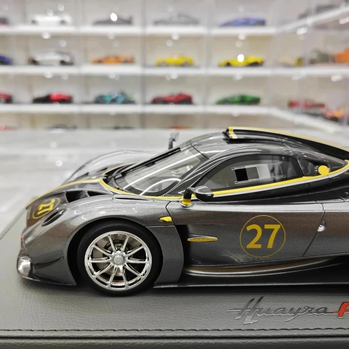 Pagani 2021 Huayra R #27 Harmaa 1:18 hartsinen keräilymalli BBR - katso 10