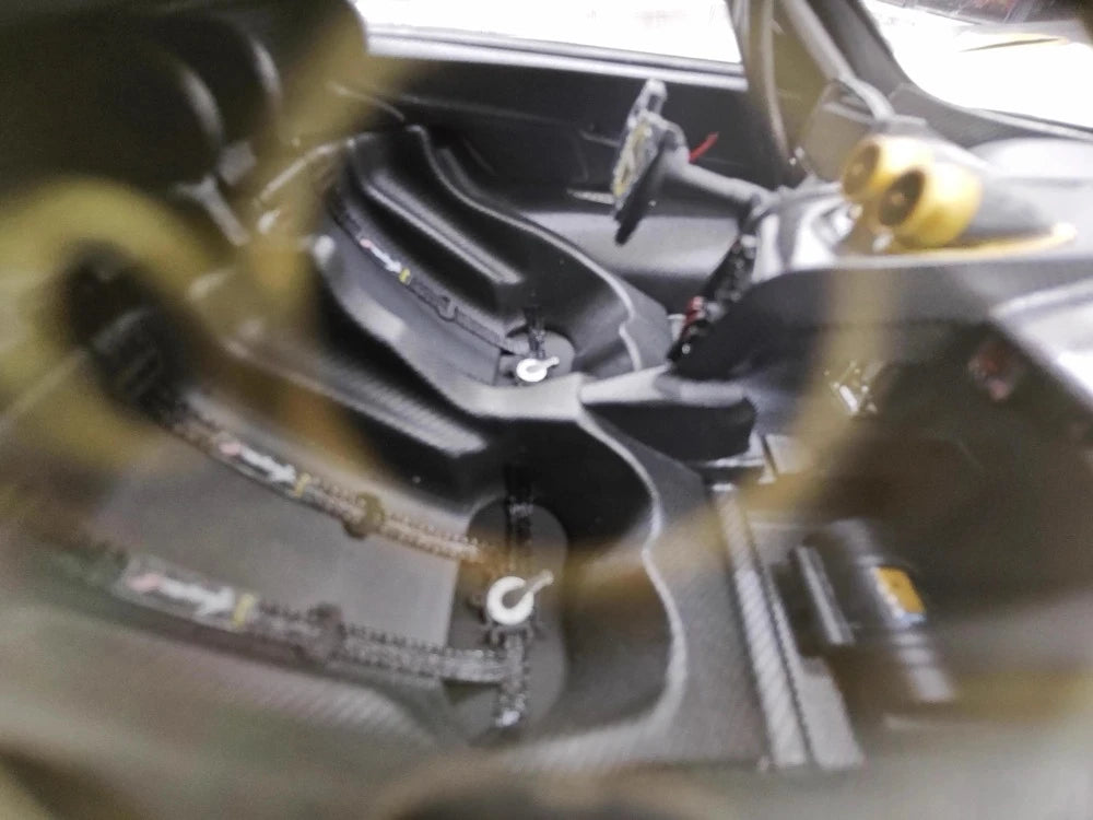 Pagani 2021 Huayra R #27 Harmaa 1:18 hartsikeräilymalli BBR - katso 14