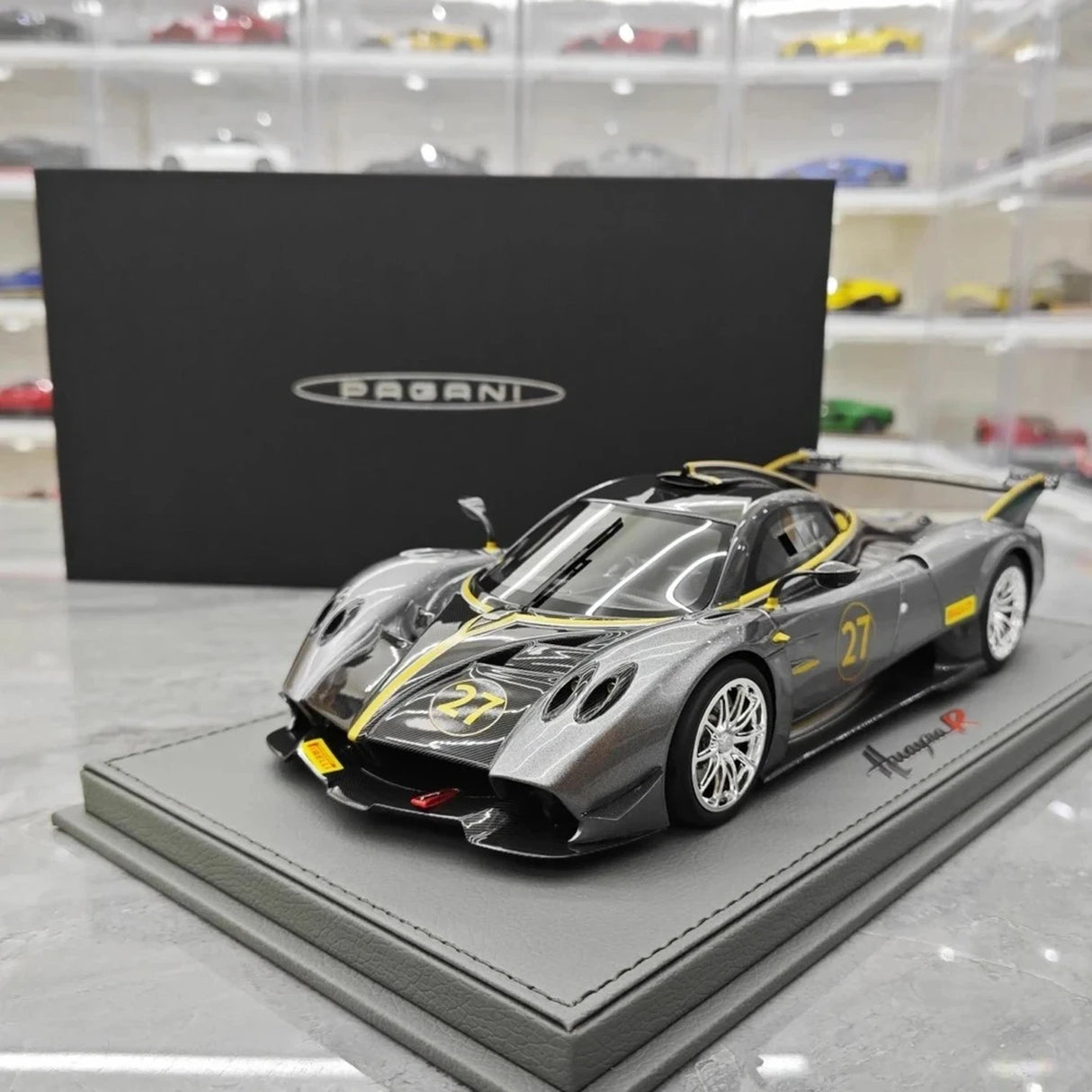 Pagani 2021 Huayra R #27 Harmaa 1:18 hartsikeräilymalli BBR - katso 16