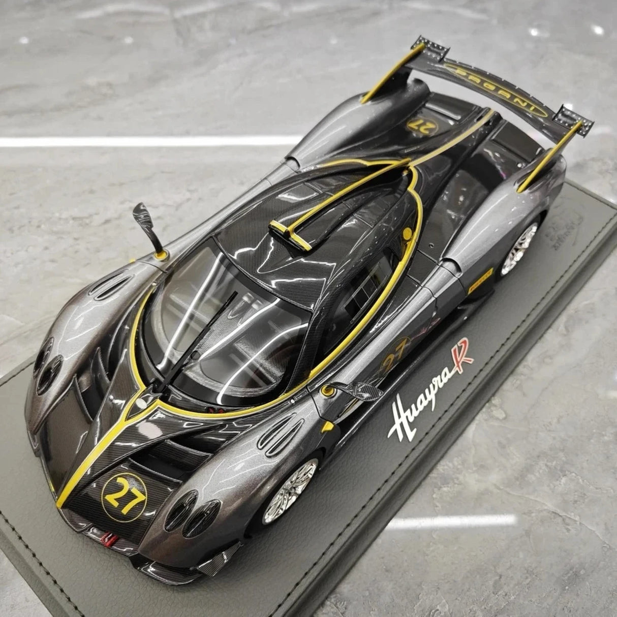 Pagani 2021 Huayra R #27 Harmaa 1:18 hartsinen keräilymalli BBR - näytä 3