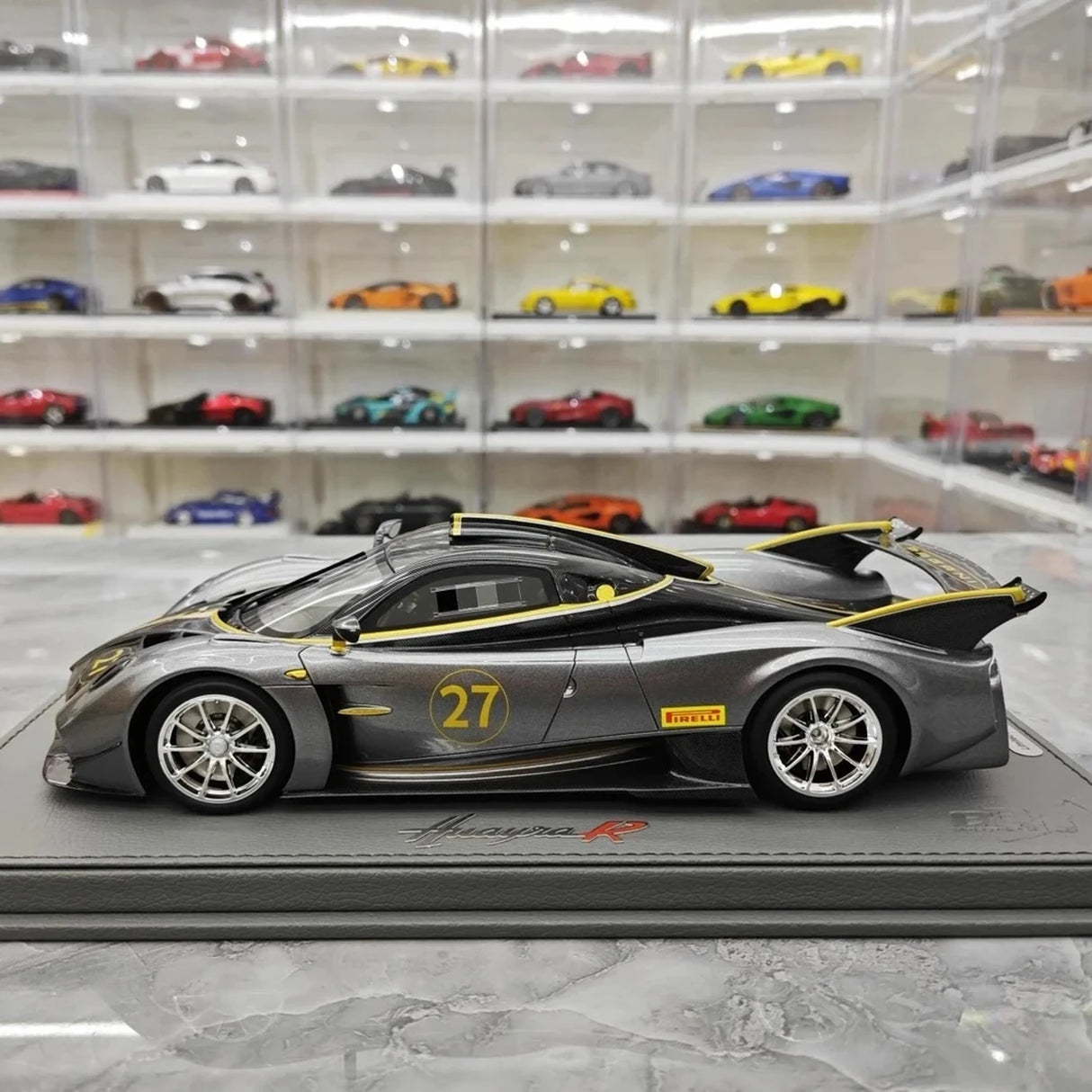 Pagani 2021 Huayra R #27 Harmaa 1:18 hartsinen keräilymalli BBR - katso 4