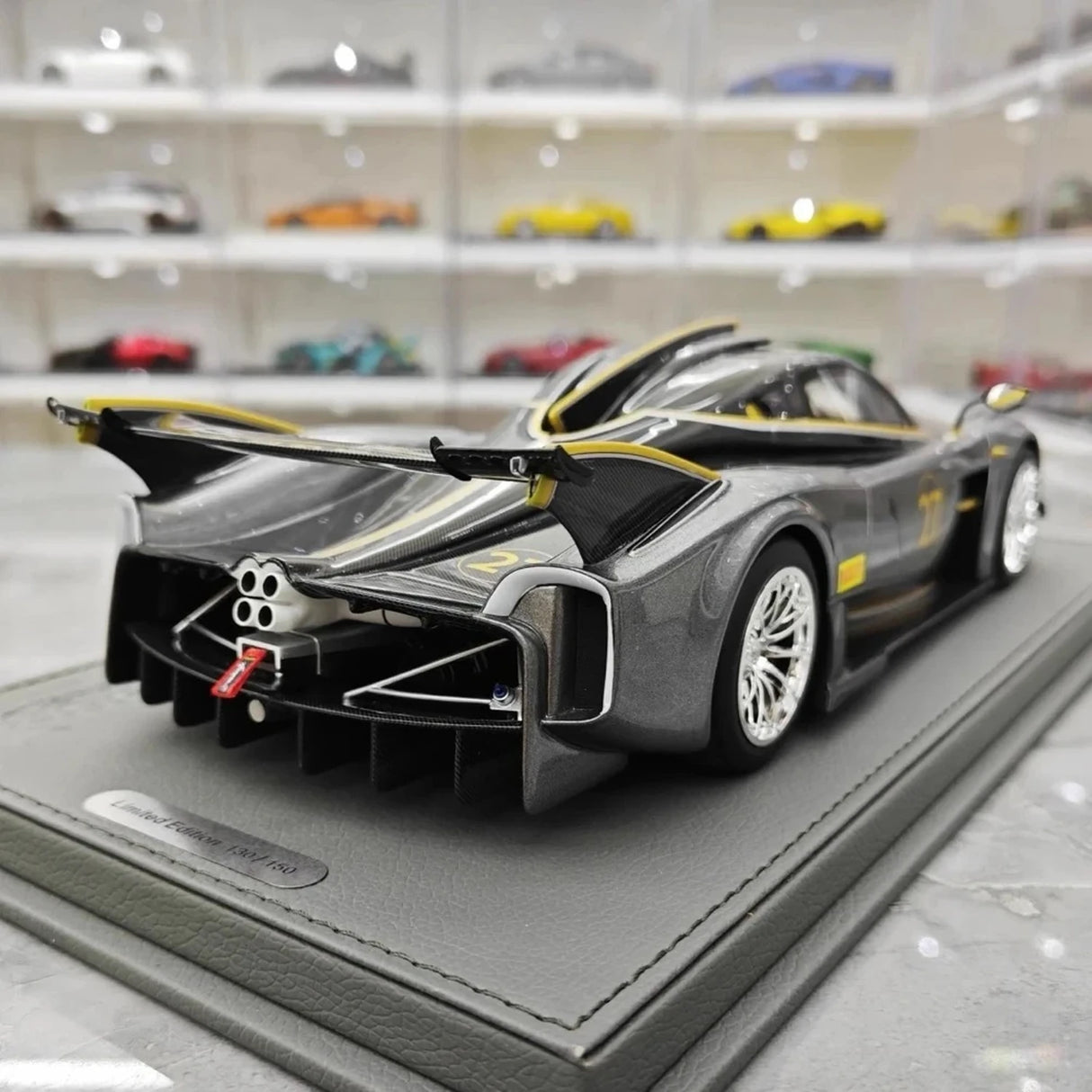 Pagani 2021 Huayra R #27 Harmaa 1:18 hartsinen keräilymalli BBR - katso 7