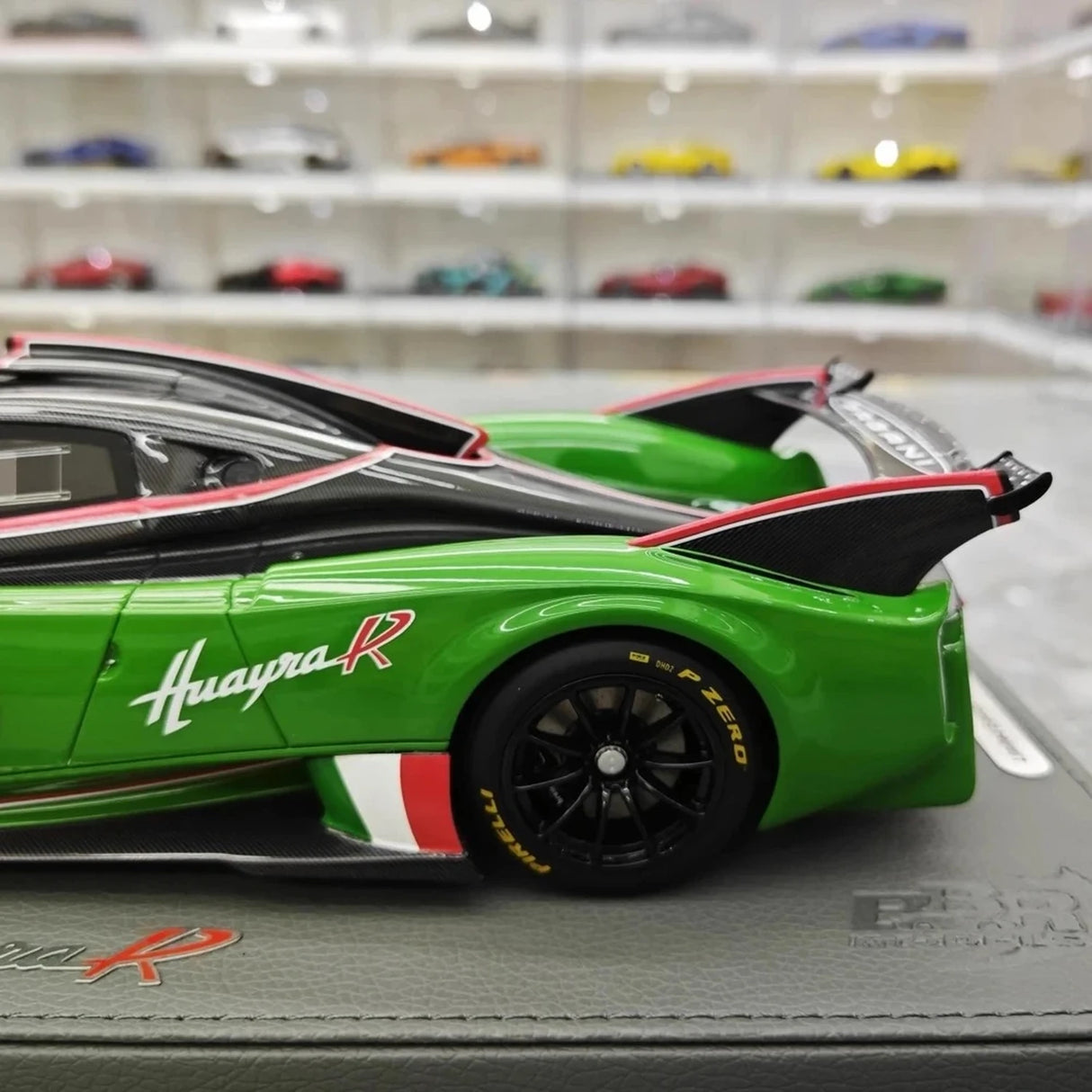 Pagani 2021 Huayra R #29 Vihreä 1:18 hartsi keräilymalli BBR - katso 11
