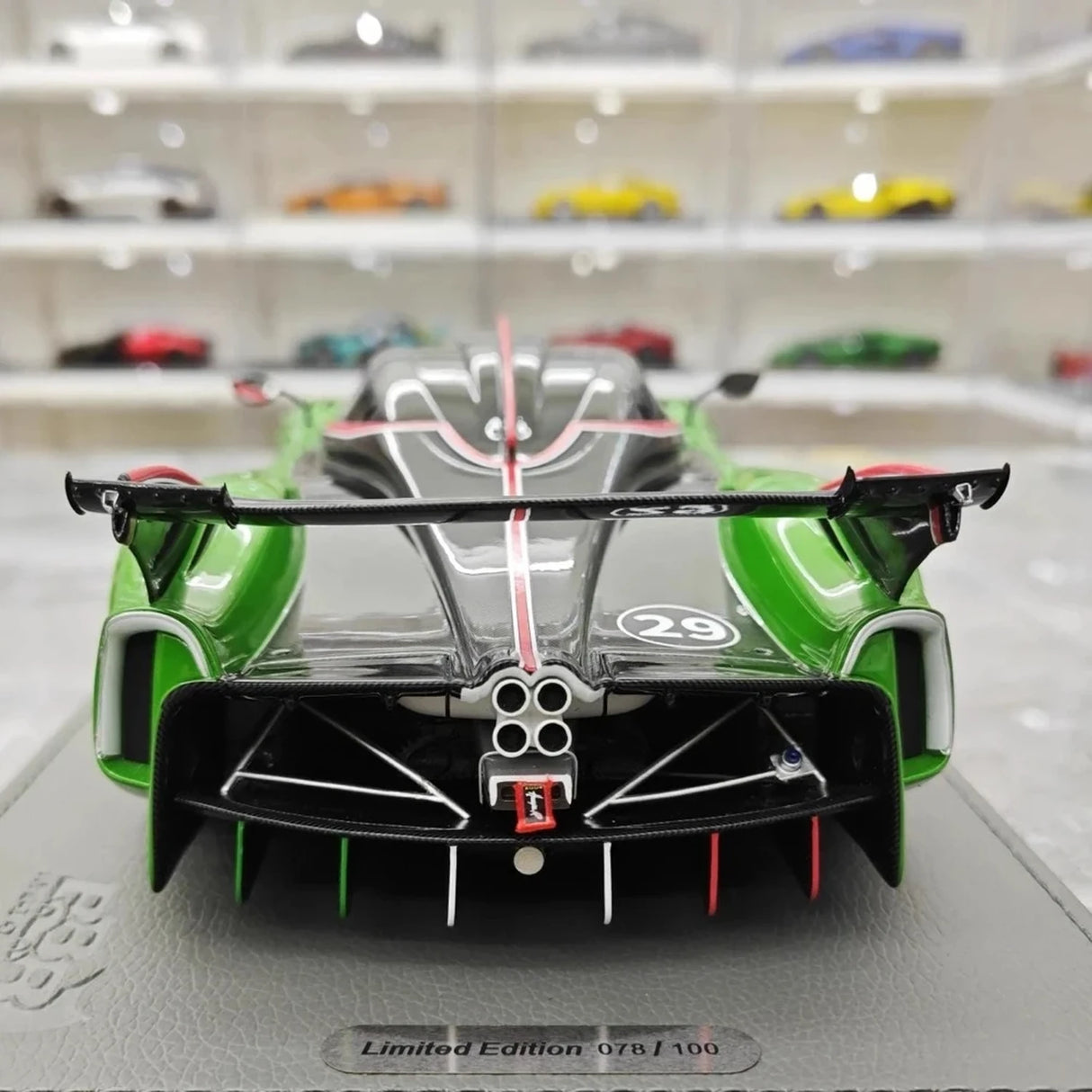 Pagani 2021 Huayra R #29 Vihreä 1:18 hartsinen keräilymalli BBR - katso 6