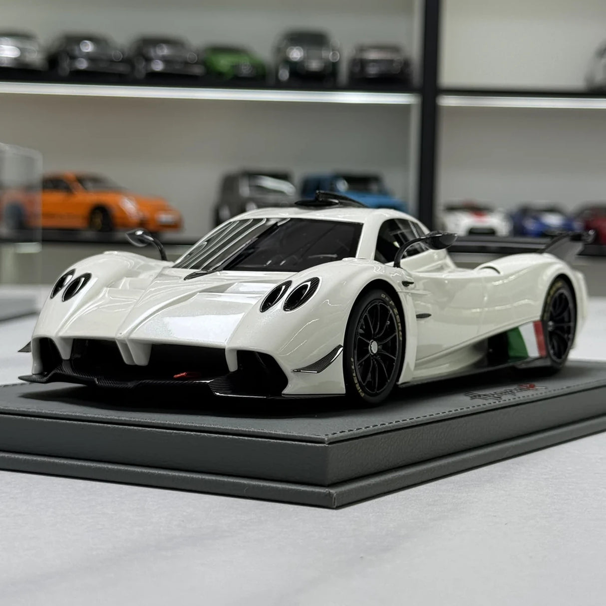 BBR Pagani 2021 Huayra R White 1:18 – نموذج راتنج قابل للجمع