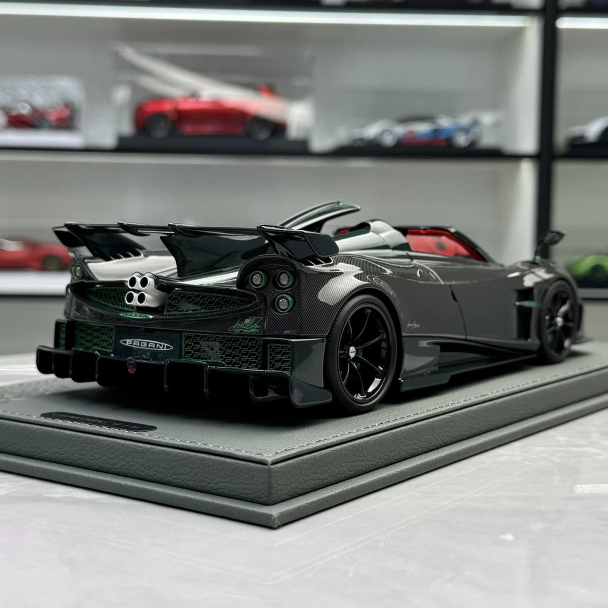 BBR Pagani 2023 Imola Roadster Black 1:18 – Resina de Modelo de Resina de Coleção