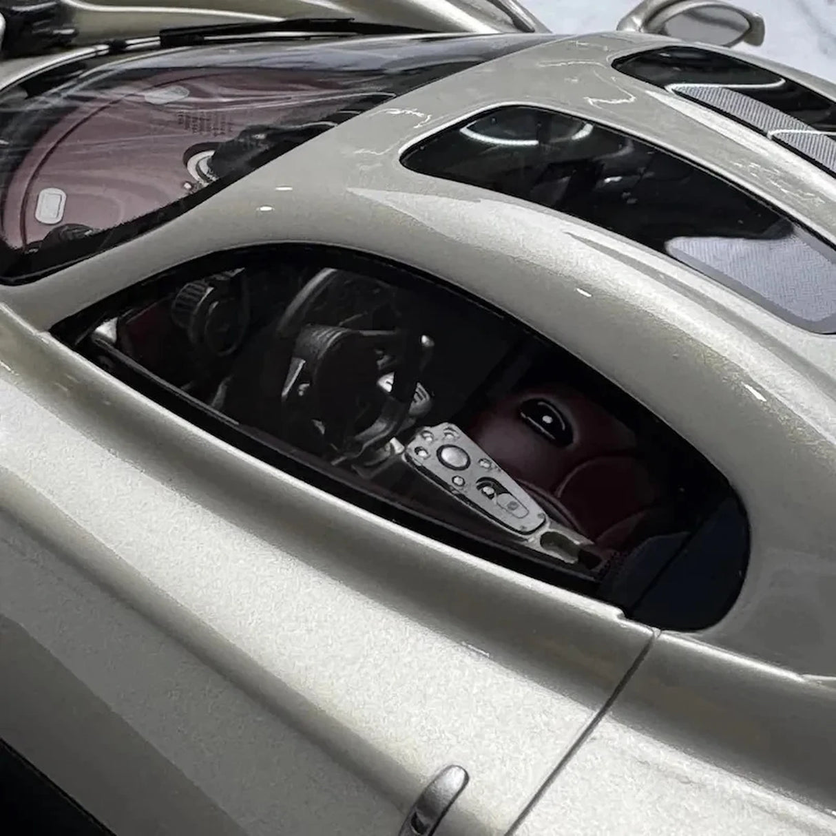 BBR Pagani 2023 Utopia White 1:18 – kolekcjonerska żywica modelowa