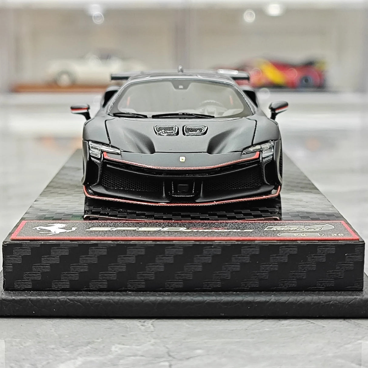 Ferrari 2024 SF90 XX Stradale #16 Modèle de collection en résine 1:43 noir mat par BBR - vue 1