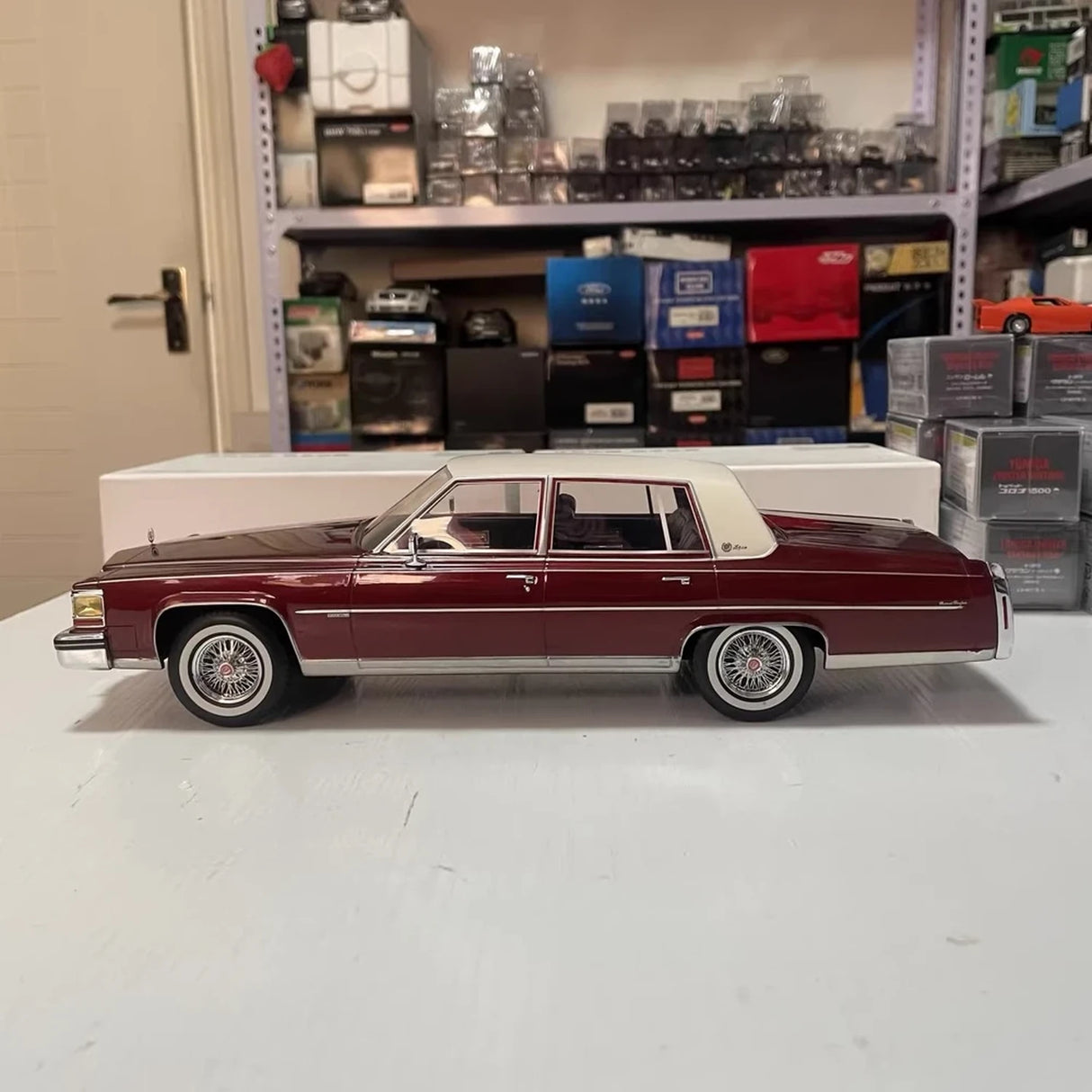 BOS Cadillac 1982 Fleetwood Brougham Red 1:18 – Collectible Diecast Model Die-Cast