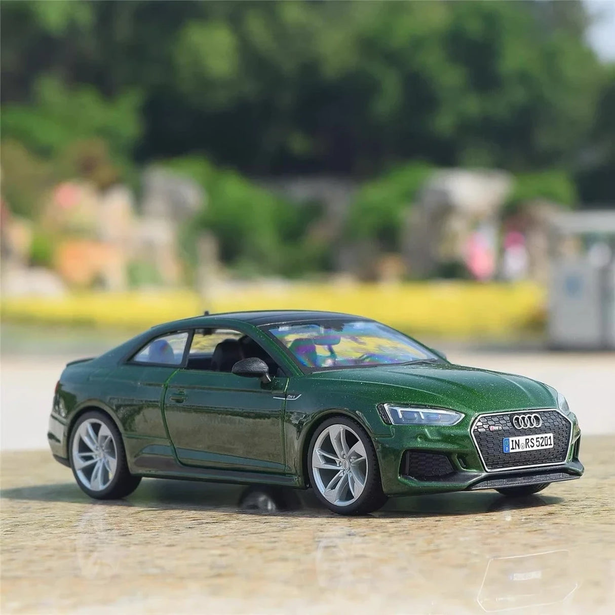Bburago Audi 2018 RS5 Green 1:24 – Valuvalettu näyttömalli
