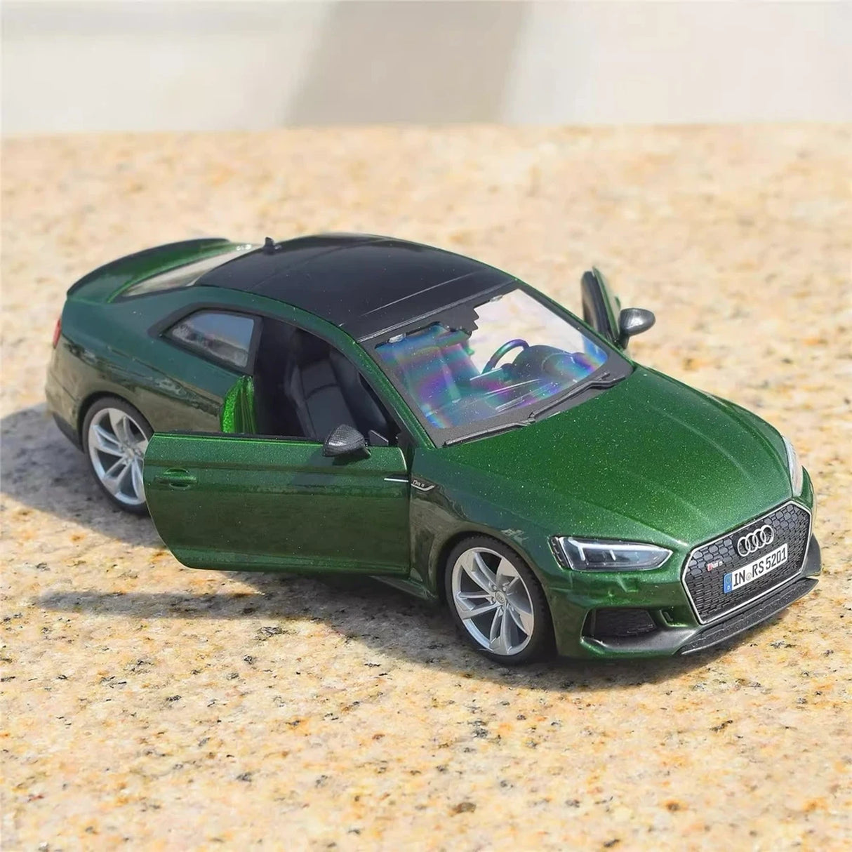 Bburago Audi 2018 RS5 Green 1:24 – Valuvalettu näyttömalli